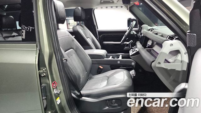 Land Rover Defender (L663) 110 D250 SE 2022 — фото 12