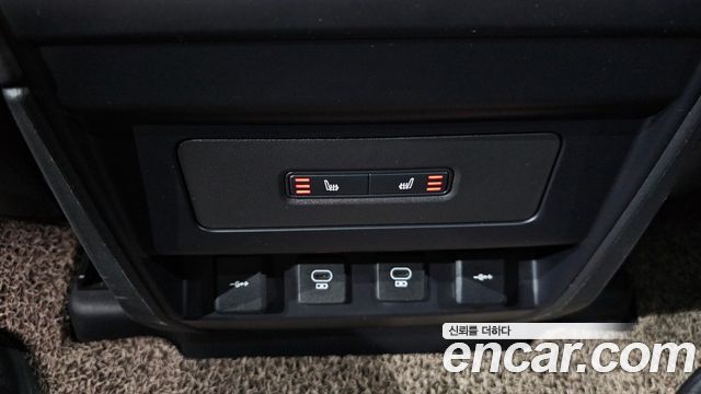 Land Rover Defender (L663) 110 D250 SE 2022 — фото 17