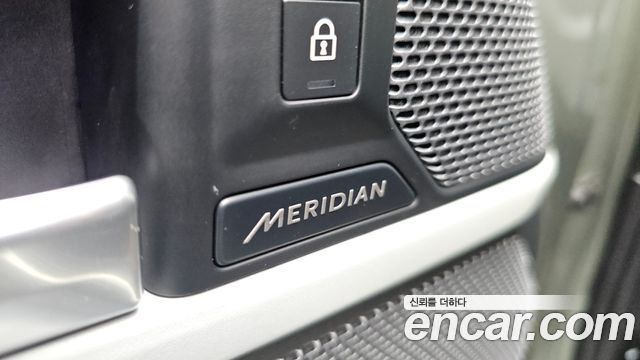 Land Rover Defender (L663) 110 D250 SE 2022 — фото 30