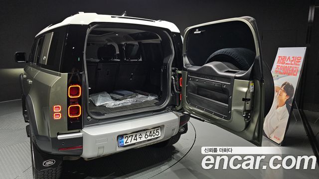 Land Rover Defender (L663) 110 D250 SE 2022 — фото 33