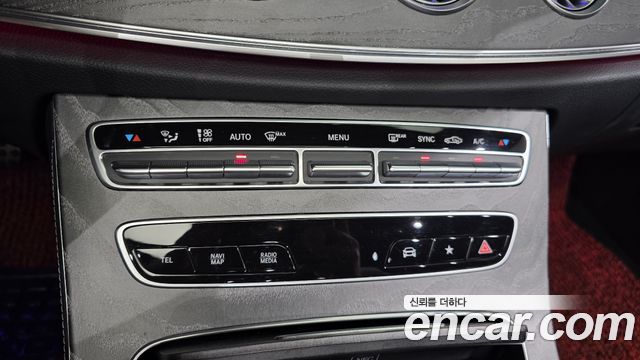 Mercedes-Benz E-Class (W213) E450 4MATIC Cabriolet 2021 — фото 32