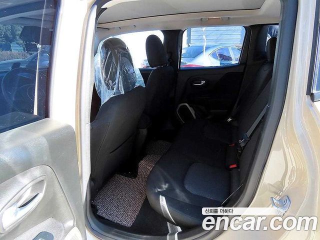 Jeep Renegade 2.4 Longitude 2016 — фото 6