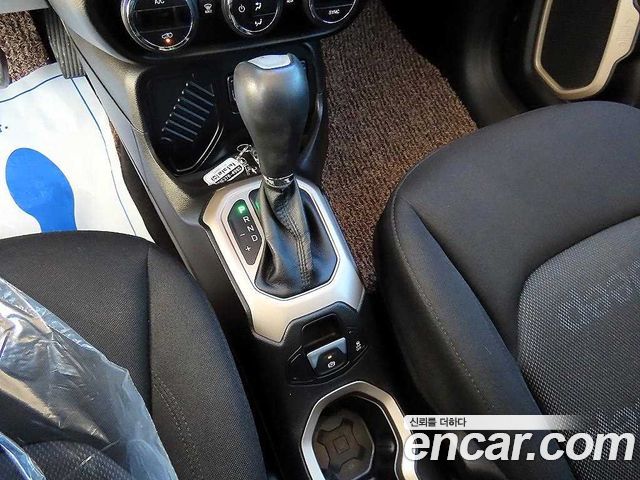 Jeep Renegade 2.4 Longitude 2016 — фото 10