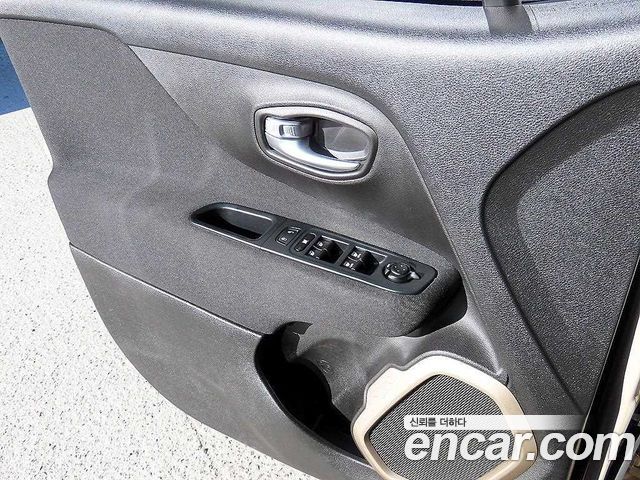 Jeep Renegade 2.4 Longitude 2016 — фото 15