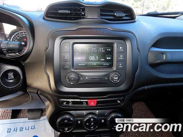 Jeep Renegade 2.4 Longitude 2016 — фото 17