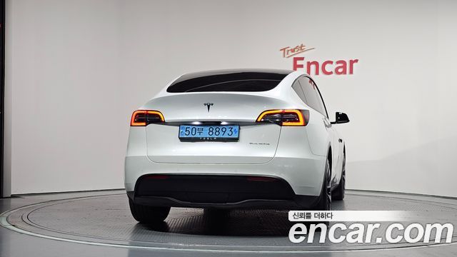 Tesla Model Y Long Range AWD 2022 — фото 4