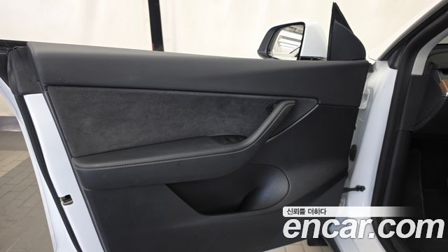Tesla Model Y Long Range AWD 2022 — фото 24