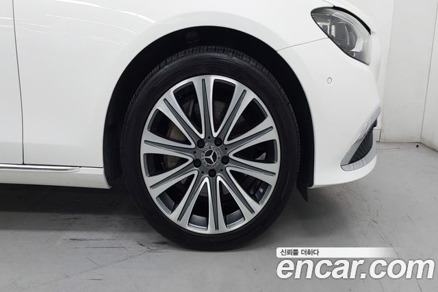 Mercedes-Benz E-Class (W213) E300e 4MATIC Exclusive 2023 — фото 5