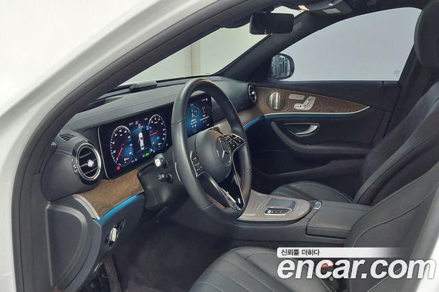 Mercedes-Benz E-Class (W213) E300e 4MATIC Exclusive 2023 — фото 9