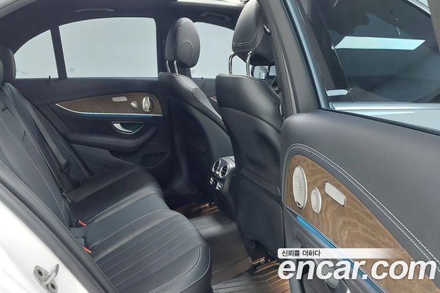 Mercedes-Benz E-Class (W213) E300e 4MATIC Exclusive 2023 — фото 10