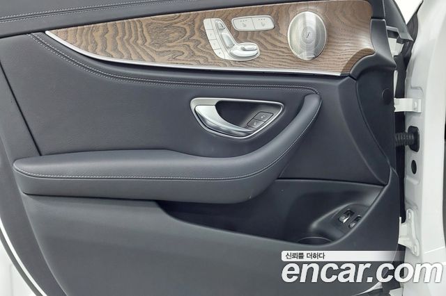Mercedes-Benz E-Class (W213) E300e 4MATIC Exclusive 2023 — фото 19