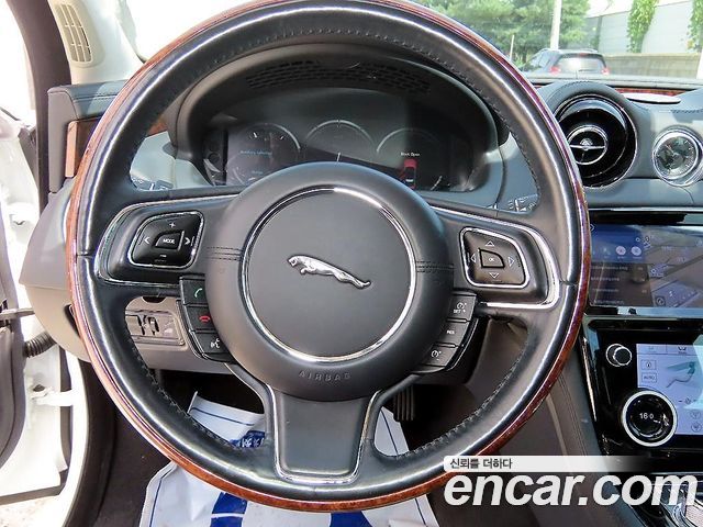 Jaguar XJ 3.0D Premium Luxury SWB X351 2014 — фото 8