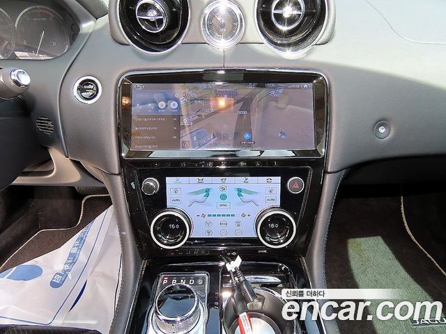 Jaguar XJ 3.0D Premium Luxury SWB X351 2014 — фото 17