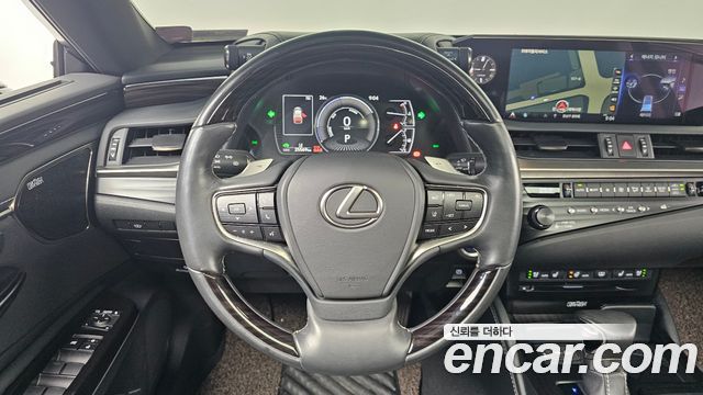 Lexus ES300h (VII) Executive 2019 — фото 17