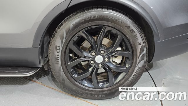 Land Rover Discovery 5 2.0 SD4 SE 2019 — фото 21