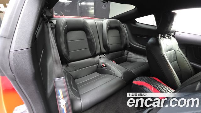 Ford Mustang Coupe 2018 — фото 16