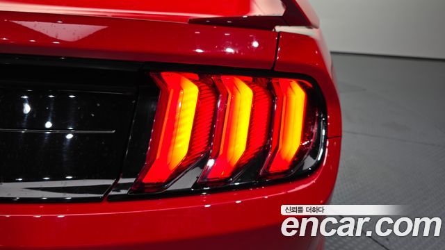 Ford Mustang Coupe 2018 — фото 29