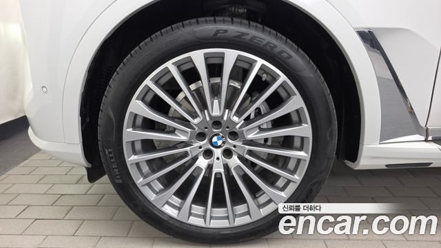 BMW X7 (G07) xDrive 40i Design Pure Excellence 7-Seater 2025 — фото 5