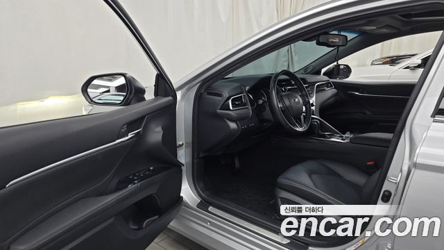 Toyota Camry (XV70) 2.5 XLE Hybrid 2018 — фото 10
