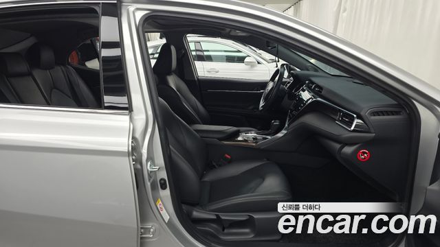 Toyota Camry (XV70) 2.5 XLE Hybrid 2018 — фото 15