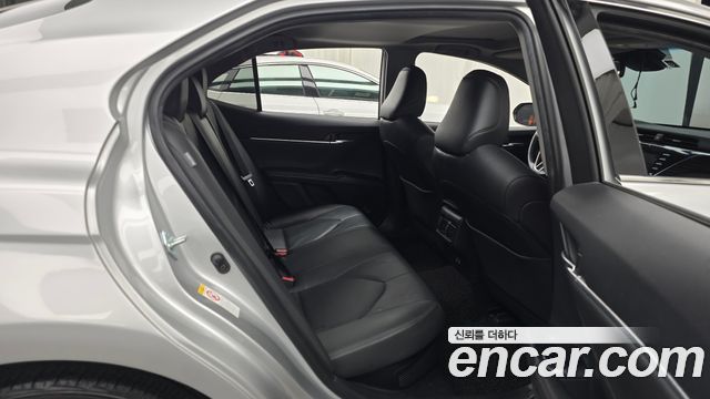 Toyota Camry (XV70) 2.5 XLE Hybrid 2018 — фото 16