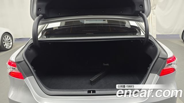 Toyota Camry (XV70) 2.5 XLE Hybrid 2018 — фото 24
