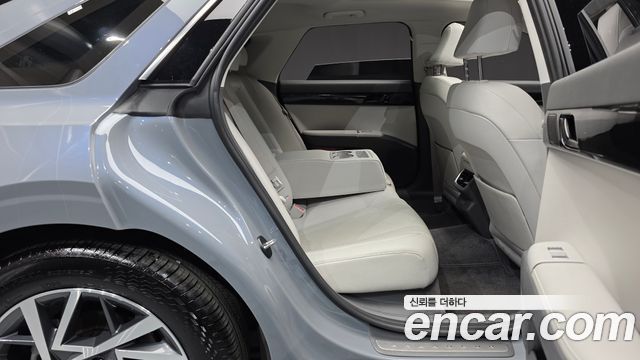 Hyundai Grandeur (GN7) 2,5 Gasoline 2WD Premium 2023 — фото 12