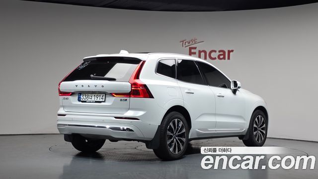 Volvo XC60 (II) B5 Ultimate Bright 2023 — фото 2