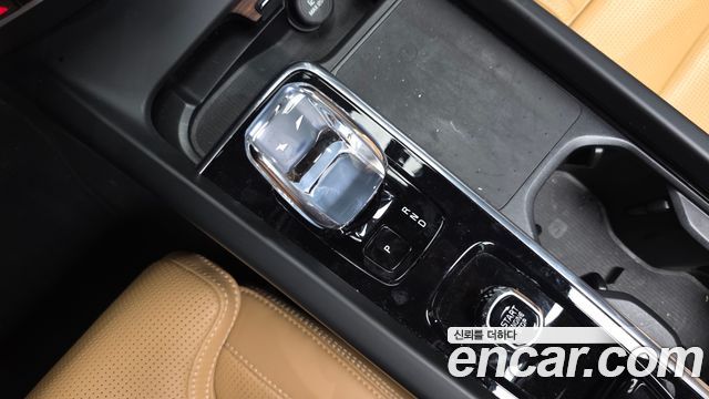 Volvo XC60 (II) B5 Ultimate Bright 2023 — фото 9