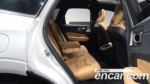 Volvo XC60 (II) B5 Ultimate Bright 2023 — фото 11