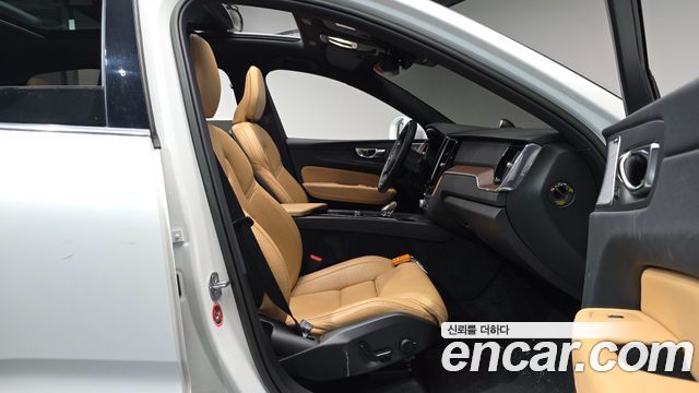 Volvo XC60 (II) B5 Ultimate Bright 2023 — фото 26