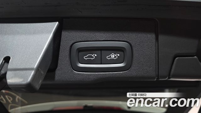 Volvo XC60 (II) B5 Ultimate Bright 2023 — фото 27