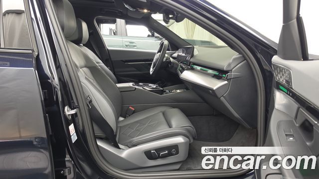 BMW 5 Series (G60) 530i xDrive M Sport 2024 — фото 11