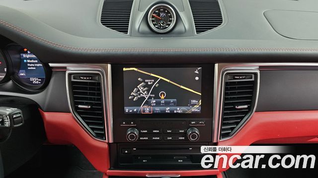 Porsche Macan 2.0 95B 2018 — фото 12