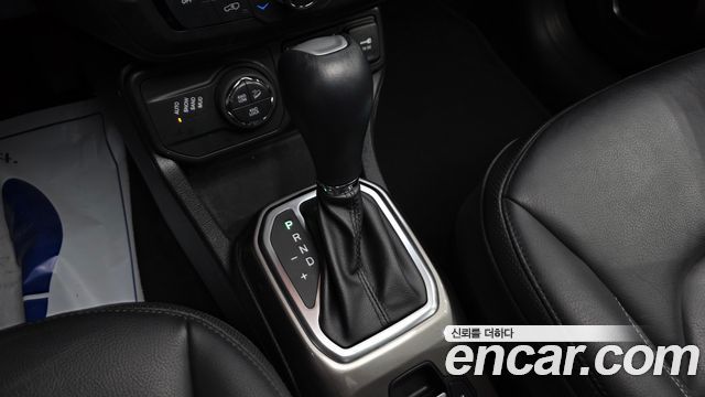 Jeep Renegade 2.0 Diesel Limited AWD 2018 — фото 9