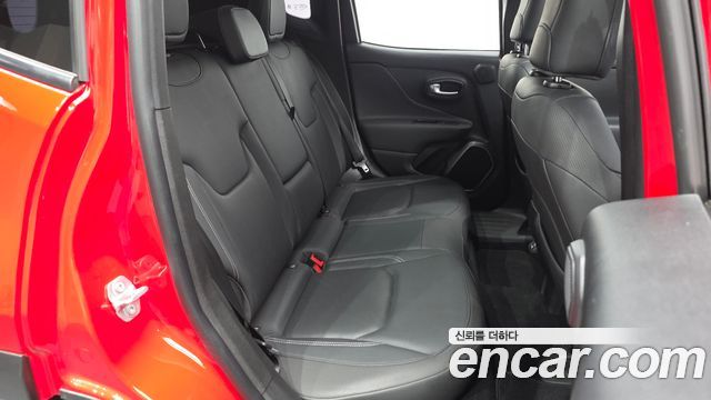 Jeep Renegade 2.0 Diesel Limited AWD 2018 — фото 16