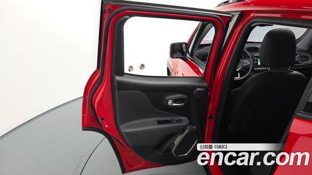 Jeep Renegade 2.0 Diesel Limited AWD 2018 — фото 31