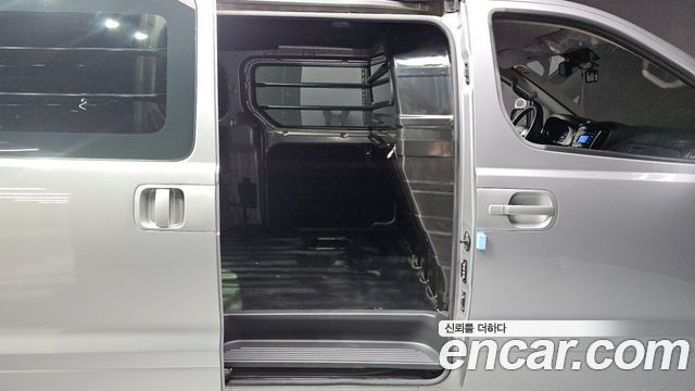 Hyundai Grand Starex Van 3-Seater Smart 2021 — фото 18