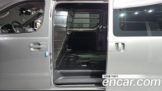 Hyundai Grand Starex Van 3-Seater Smart 2021 — фото 19