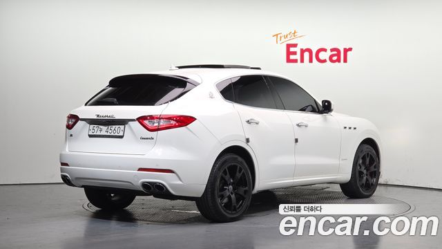Maserati Levante 3.0 Diesel AWD GranLusso 2018 — фото 2