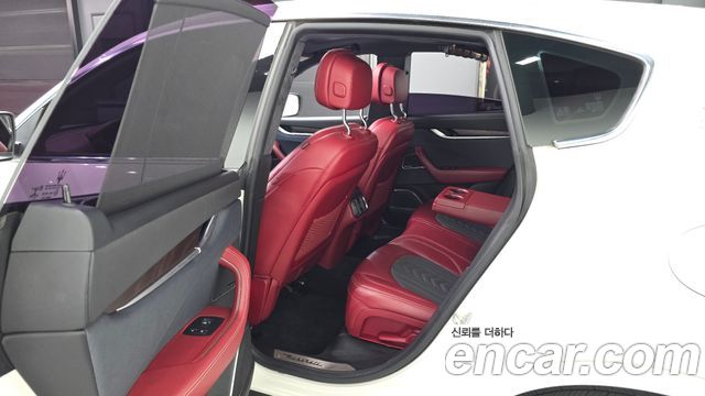 Maserati Levante 3.0 Diesel AWD GranLusso 2018 — фото 11