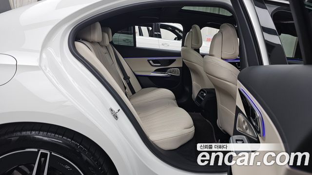 Mercedes-Benz E-Class (W214) E300 4MATIC AMG Line 2026 — фото 12