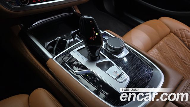 BMW 7 Series (G11) 740i M Sport 2022 — фото 9