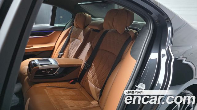 BMW 7 Series (G11) 740i M Sport 2022 — фото 16