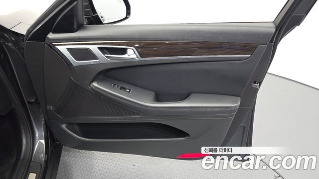 Genesis G80 3.3 GDI AWD Luxury 2018 — фото 24