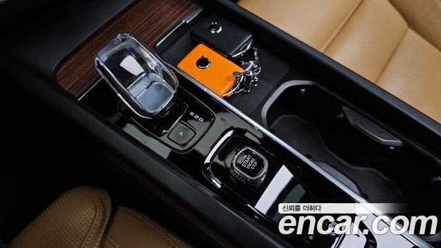Volvo XC60 (II) B5 Ultra Bright 2025 — фото 9