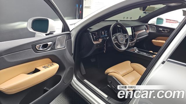 Volvo XC60 (II) B5 Ultra Bright 2025 — фото 10