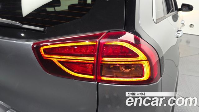 Kia Niro EV Prestige 2022 — фото 23