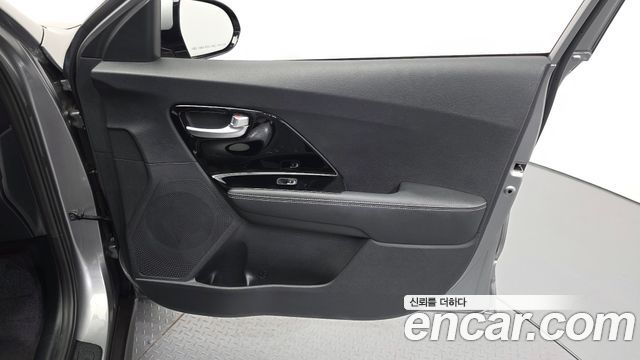 Kia Niro EV Prestige 2022 — фото 24