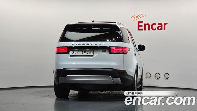 Land Rover Discovery 5 3.0 TD6 HSE Luxury 2018 — фото 4